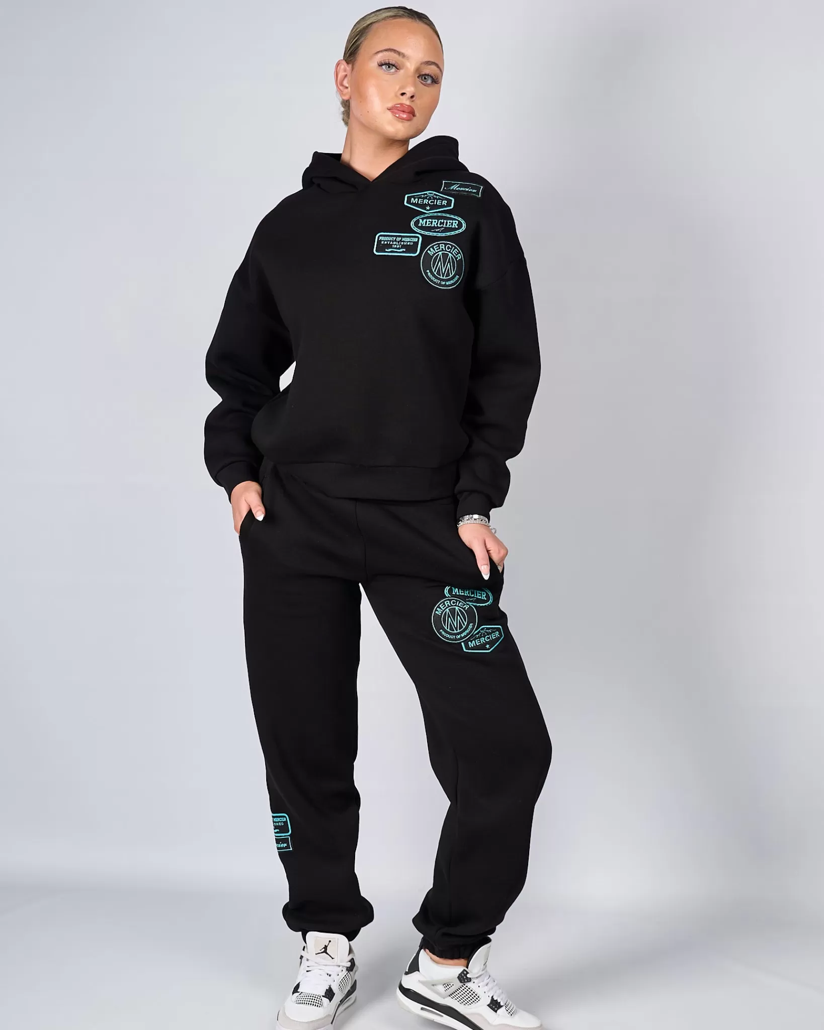 Shop Mercier Felpa con cappuccio con badge Tiffany OG nera da donna