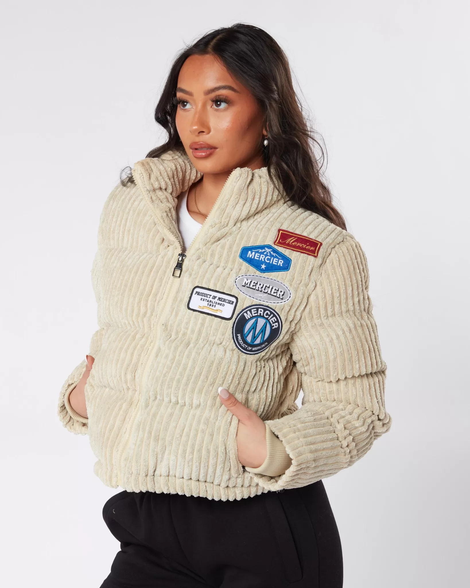 Best Mercier Giacca da donna con cordone beige e distintivo.